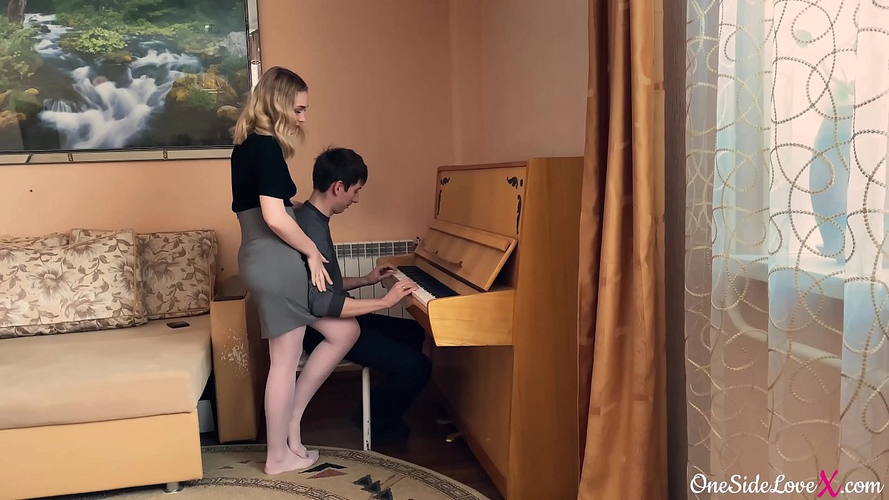 Mwalimu wa piano alimnyonya mwanafunzi wake shimoni na kumtosa.