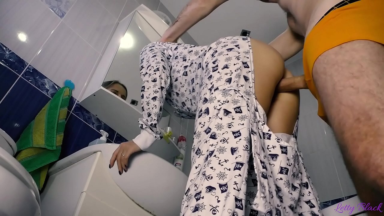 Hack na vijana katika pajamas mwisho cum mdomo katika punda - letty nyeusi